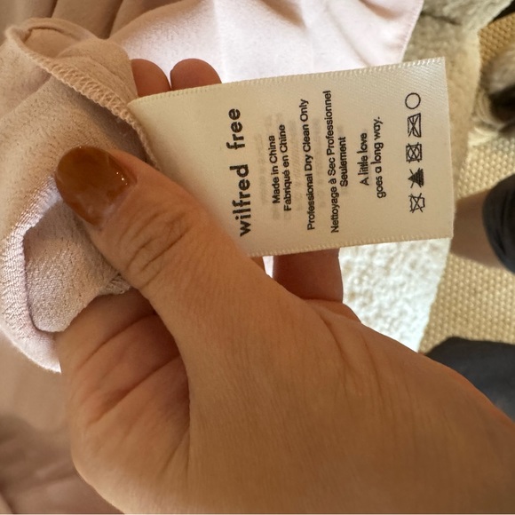 Aritzia Wilfred Free dusk pink long sleeve with shoulder holes in size S - Picture 3 of 5